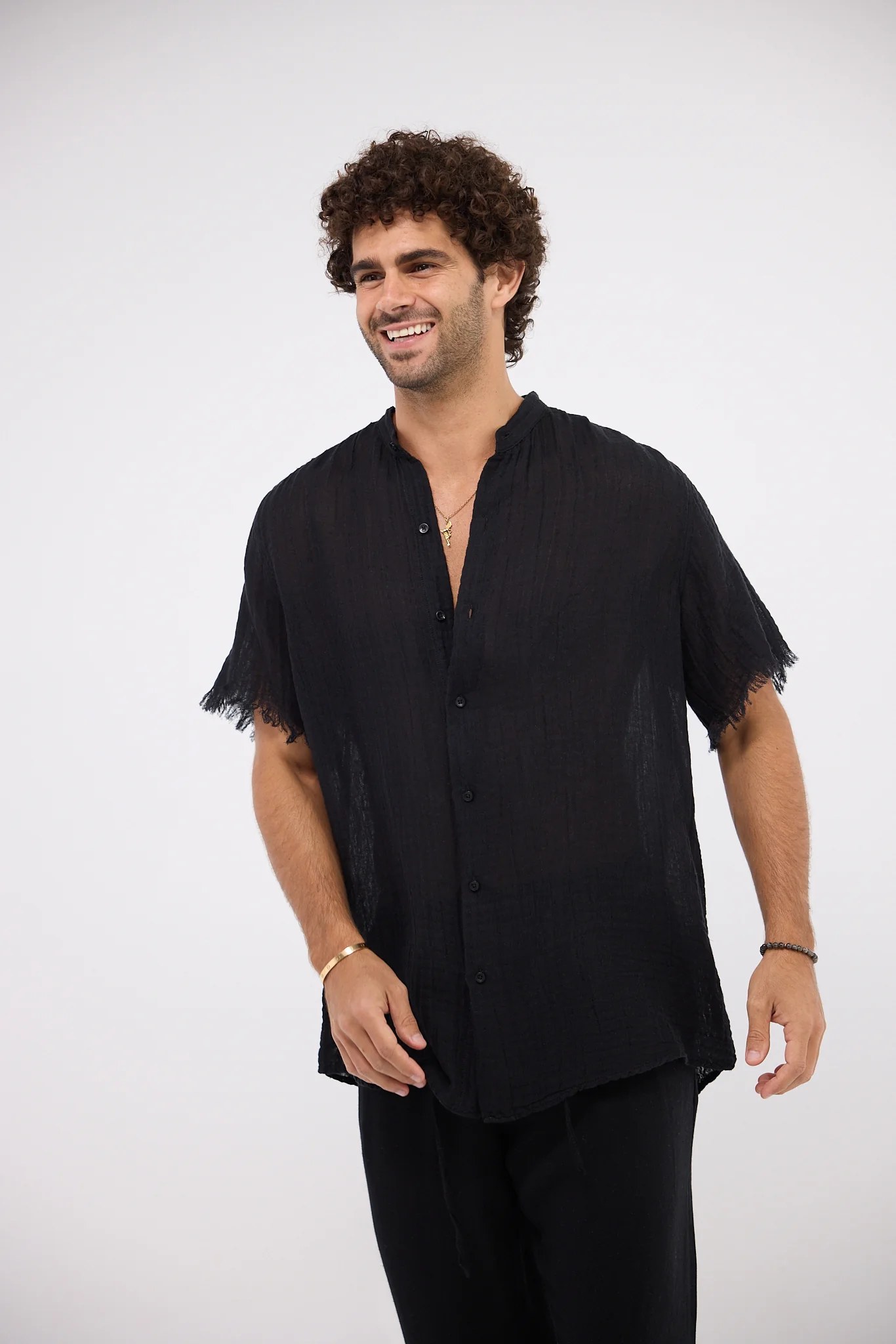 The fringed breeze - black shirt