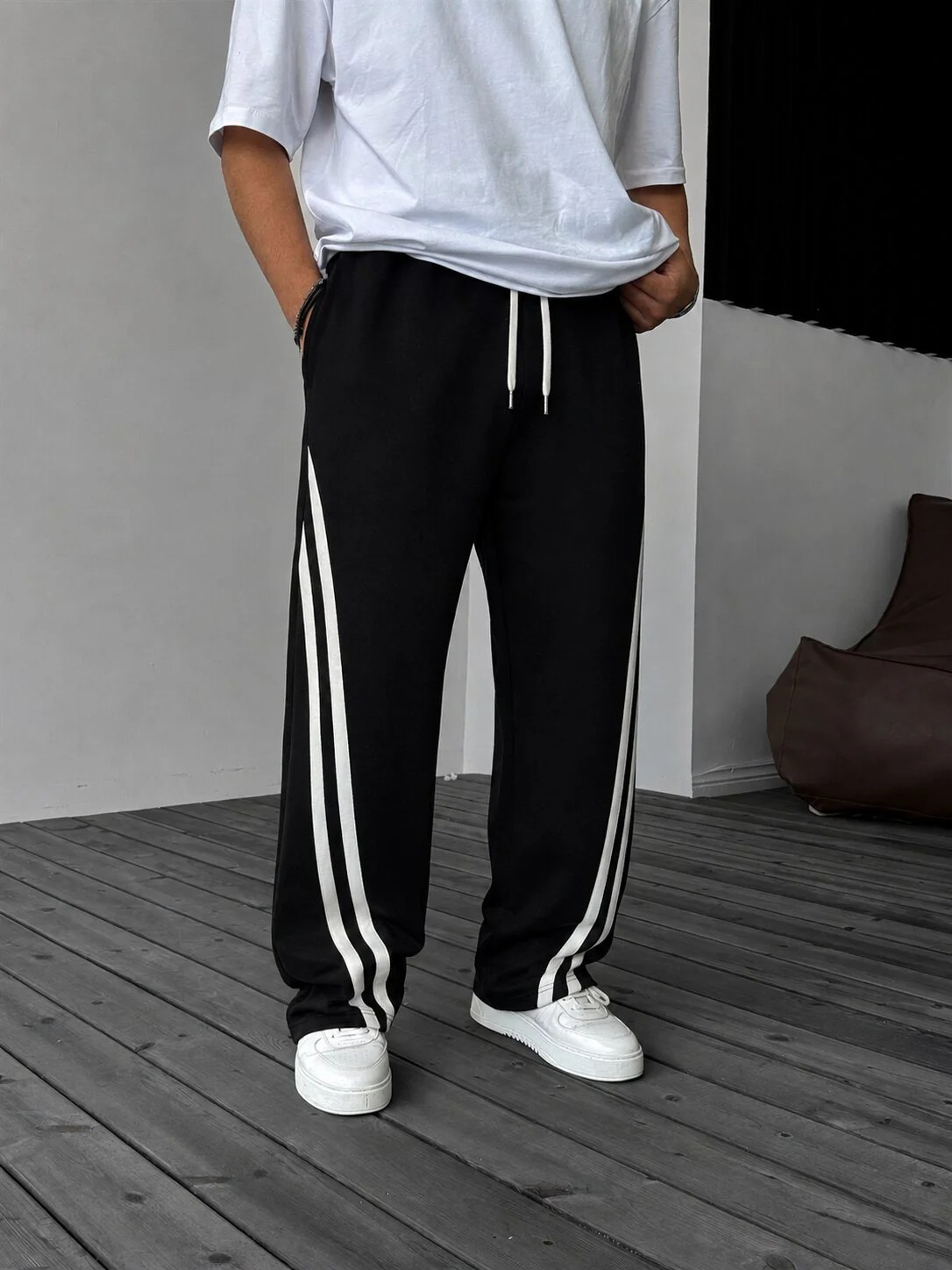 Contrast Stripe Relaxed Pants – Black
