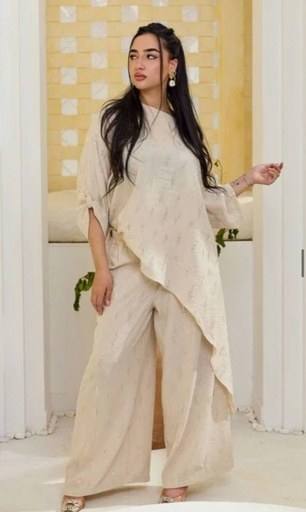 Nova embroidered linen set