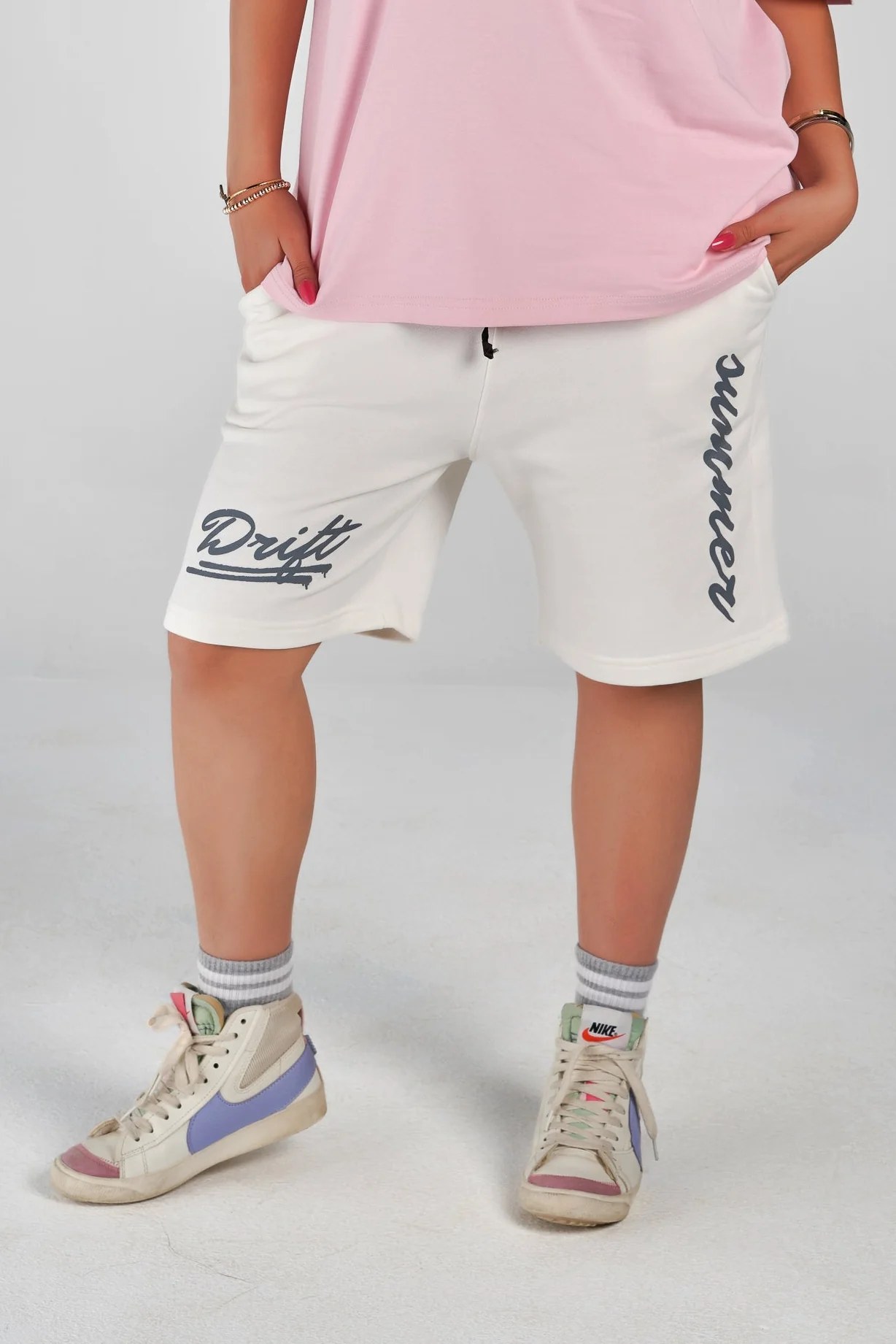 lines white short