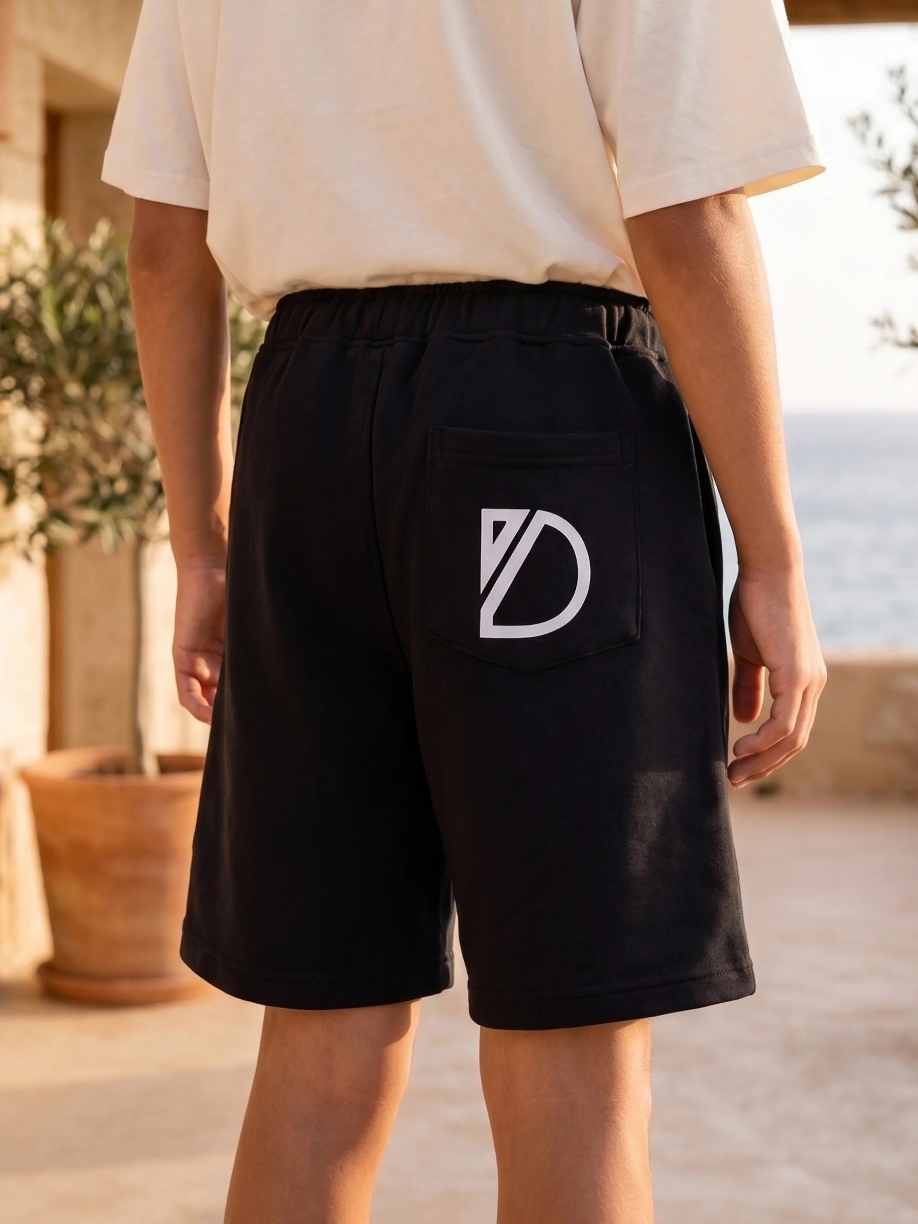 thoughts black short