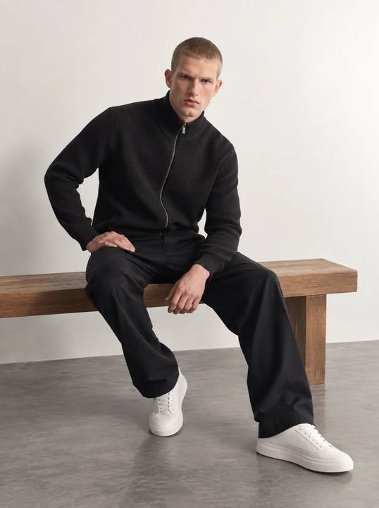 BLACK TEXTURED KNIT ZIP-UP SWEATER W27N