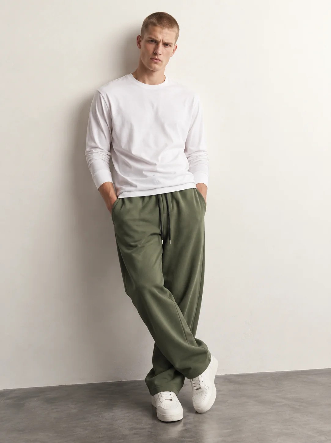 OLIVE STRAIGHT-LEG DRAWSTRING SWEATPANTS W27N