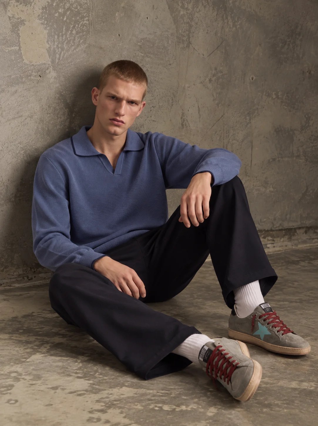 BLUE CONTRAST-TRIM TEXTURED KNIT POLO SWEATER W27N