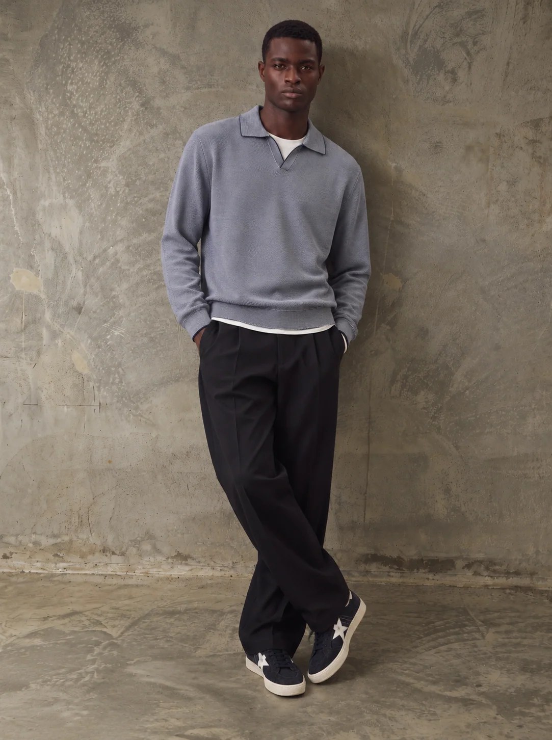 GREY CONTRAST-TRIM TEXTURED KNIT POLO SWEATER W27N