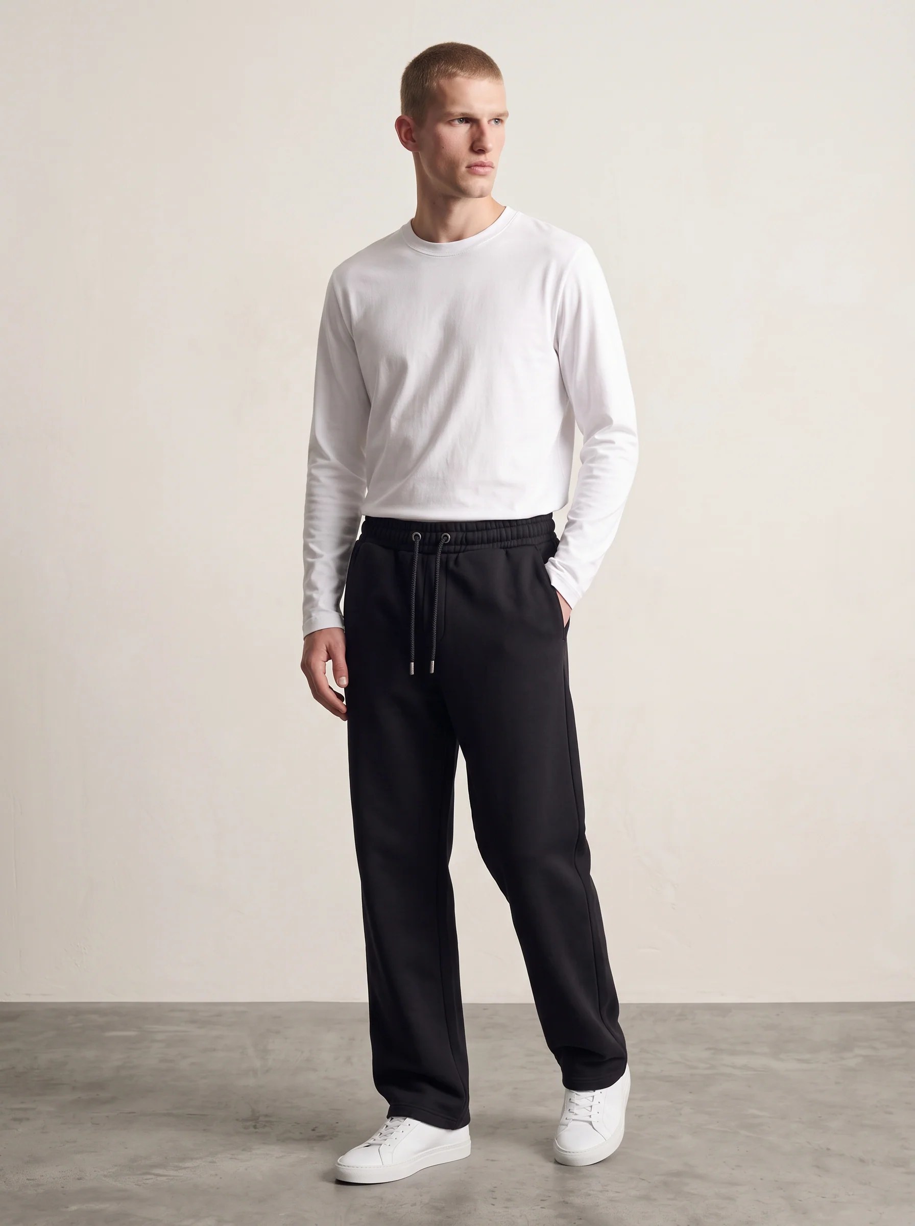 BLACK STRAIGHT-LEG DRAWSTRING SWEATPANTS W27N