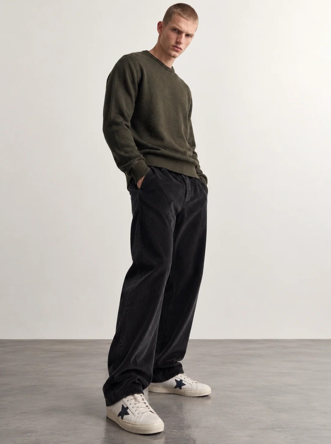 BLACK CORDUROY STRAIGHT-FIT PANTS W27N