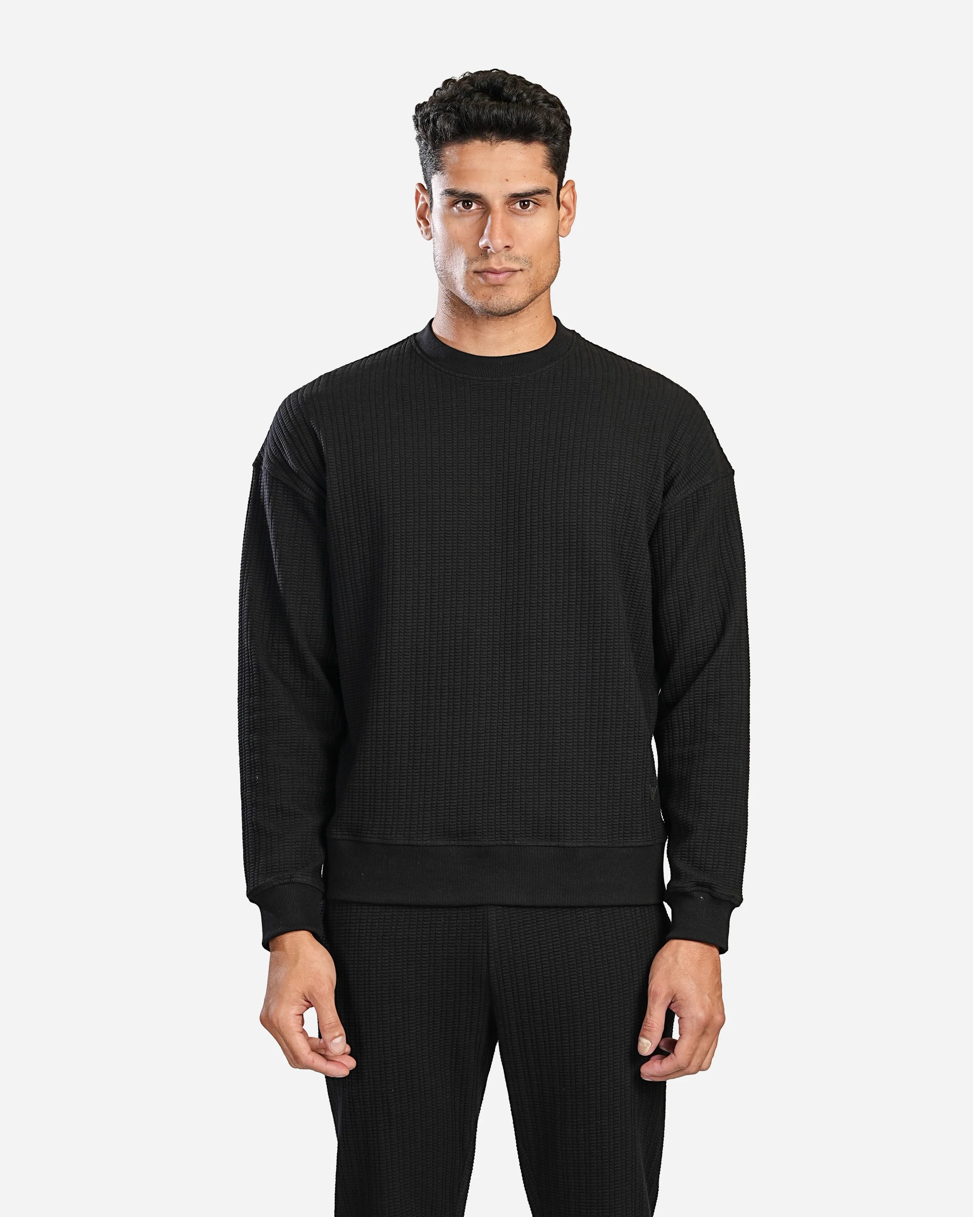 BLACK TEXTURED CREW SWEATSHIRT W26