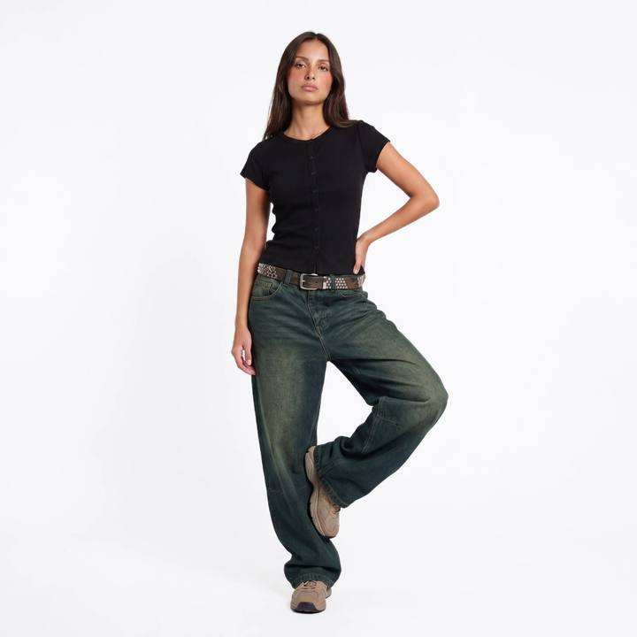 BLACK RIB BUTTON TOP