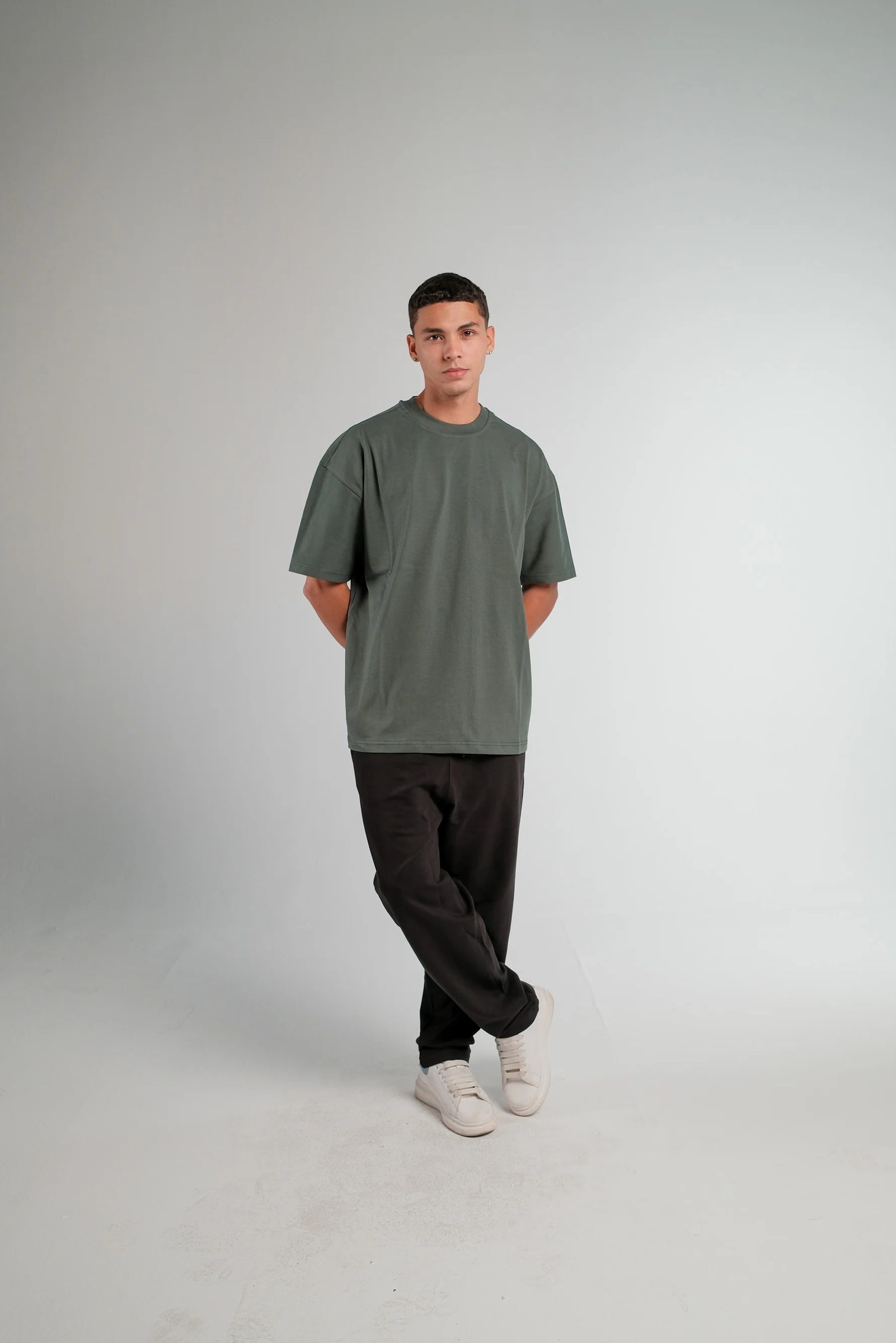 BLACK STRAIGHT LEG SWEATPANTS