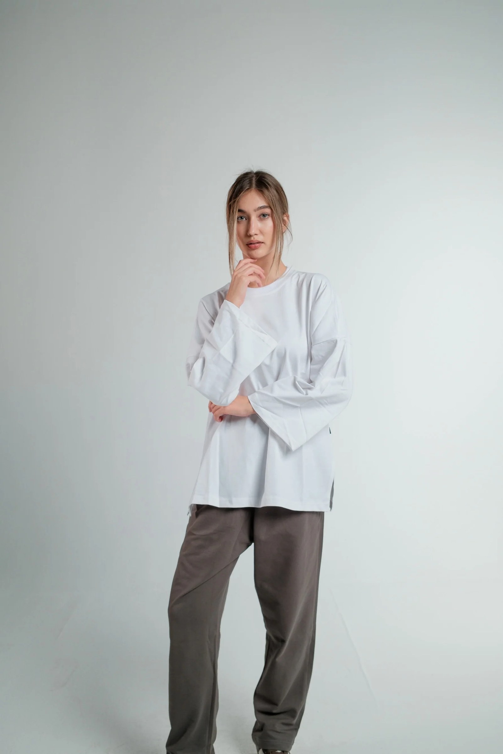 WHITE LONG SLEEVE OVERSIZED T-SHIRT