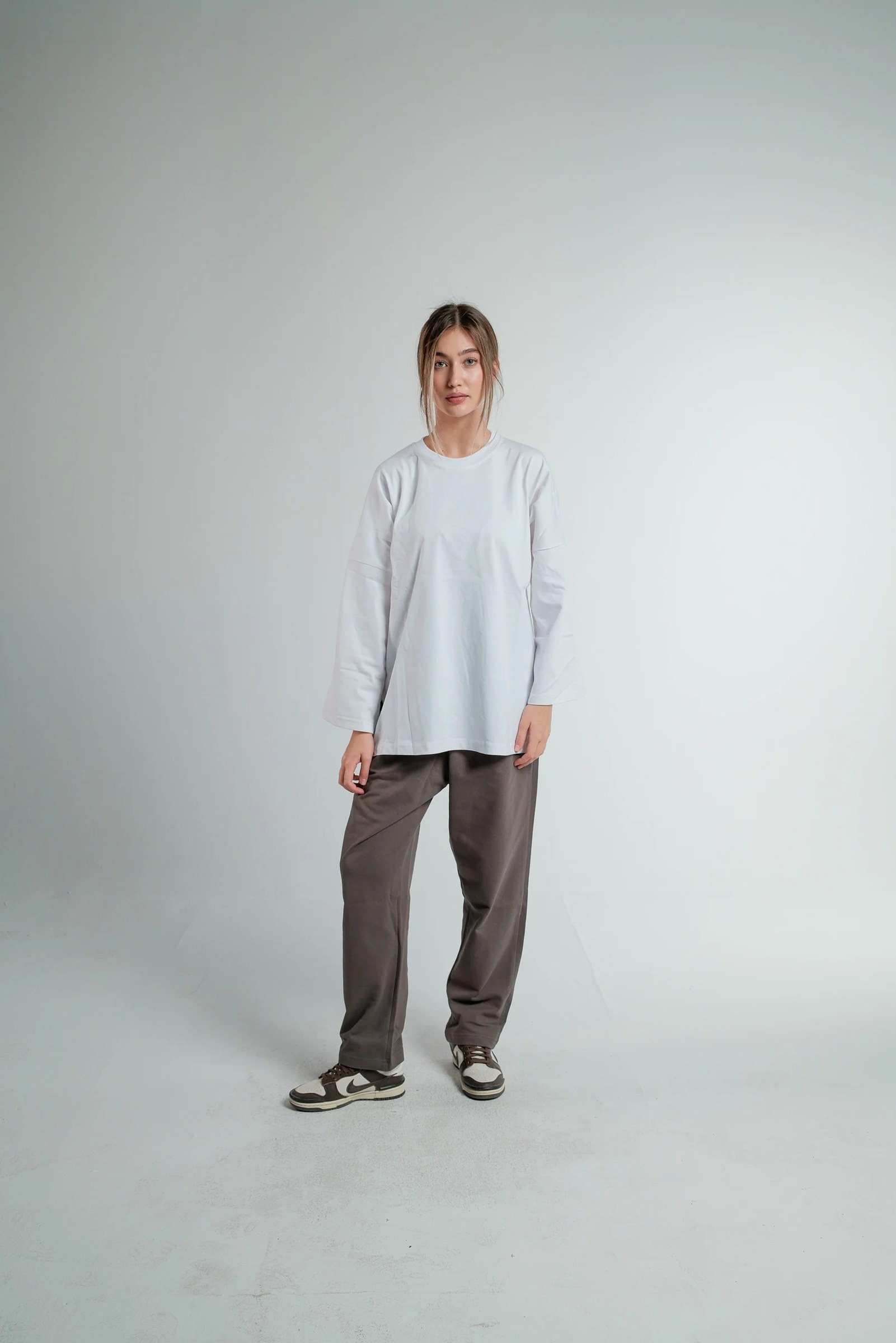 WHITE LONG SLEEVE OVERSIZED T-SHIRT