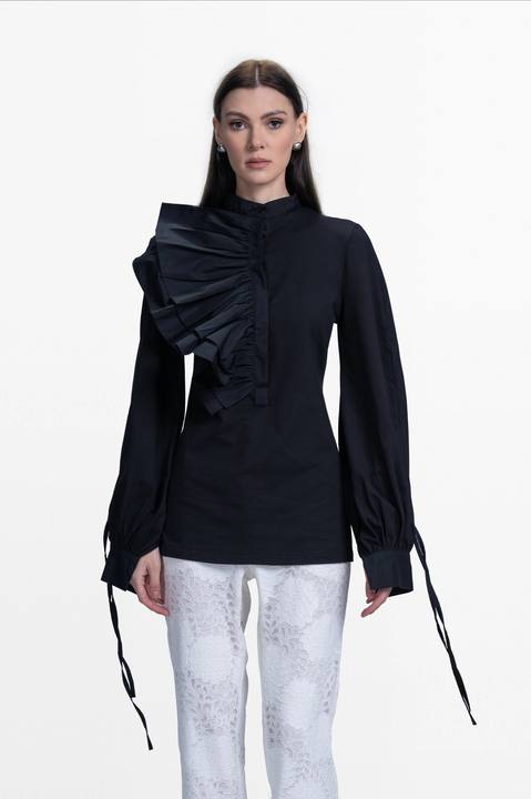Fitted blouse with one sided ruffle layers