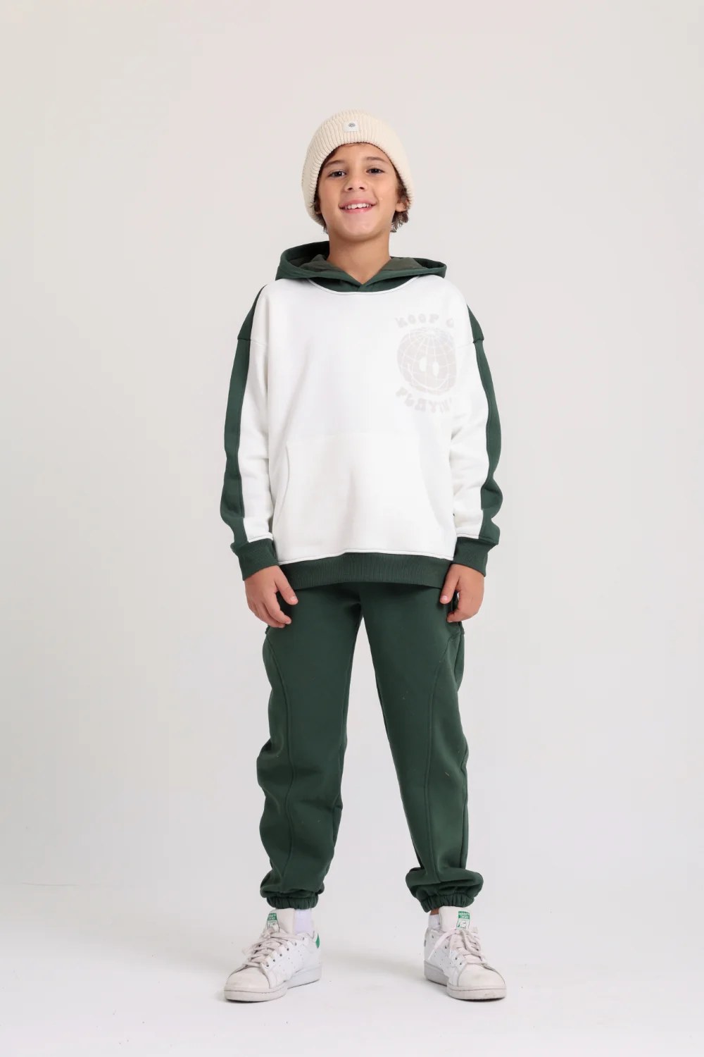 boys cotton hoodie – offwihte & olive with "keep on playing" print