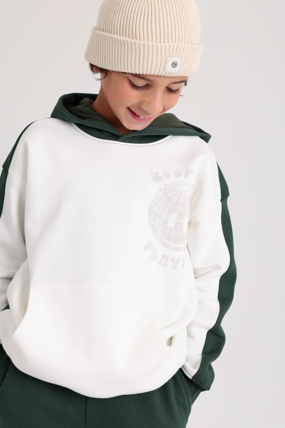 boys cotton hoodie – offwihte & olive with "keep on playing" print