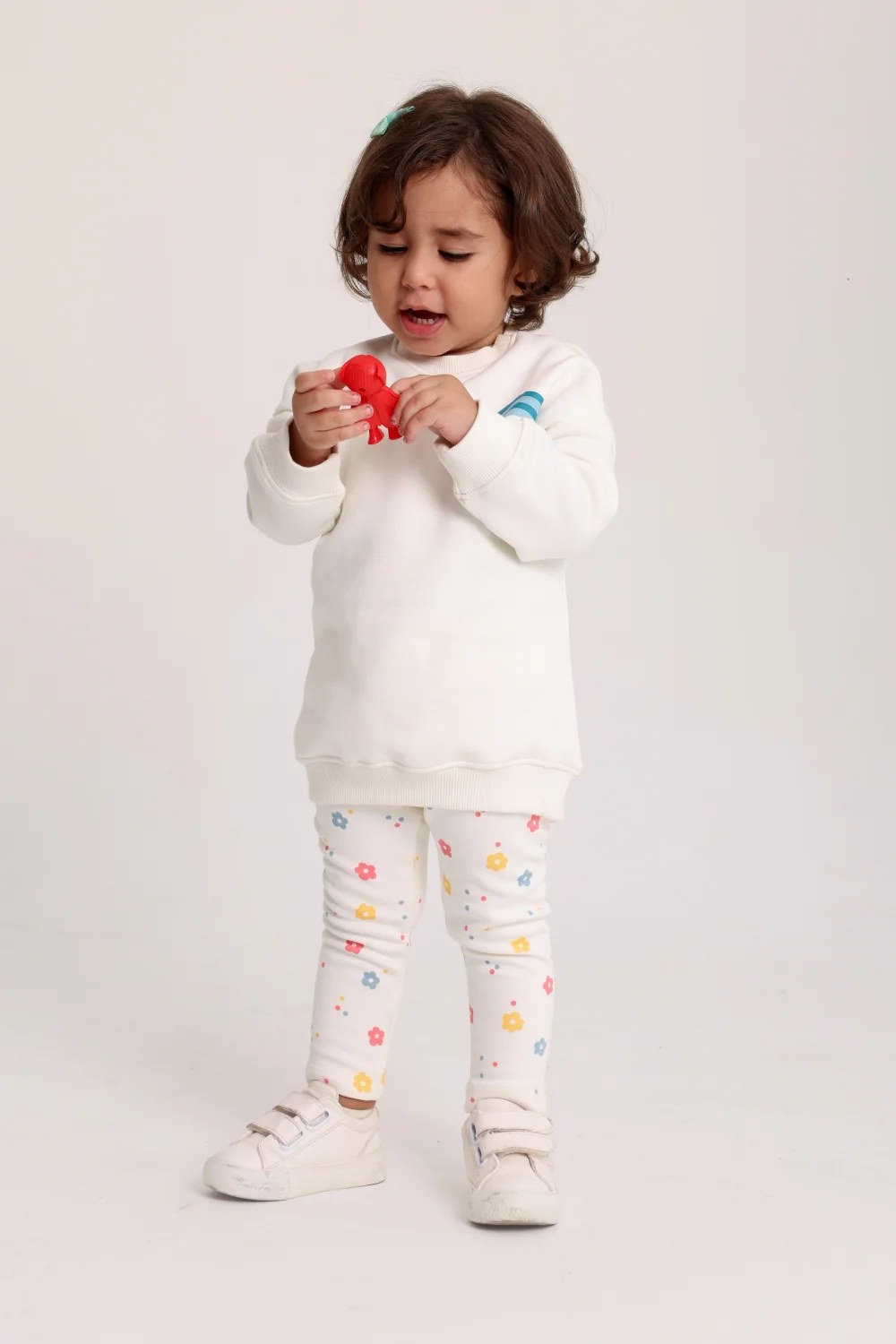 baby girls cotton outfit set – off-white with rainbow & flowers print
