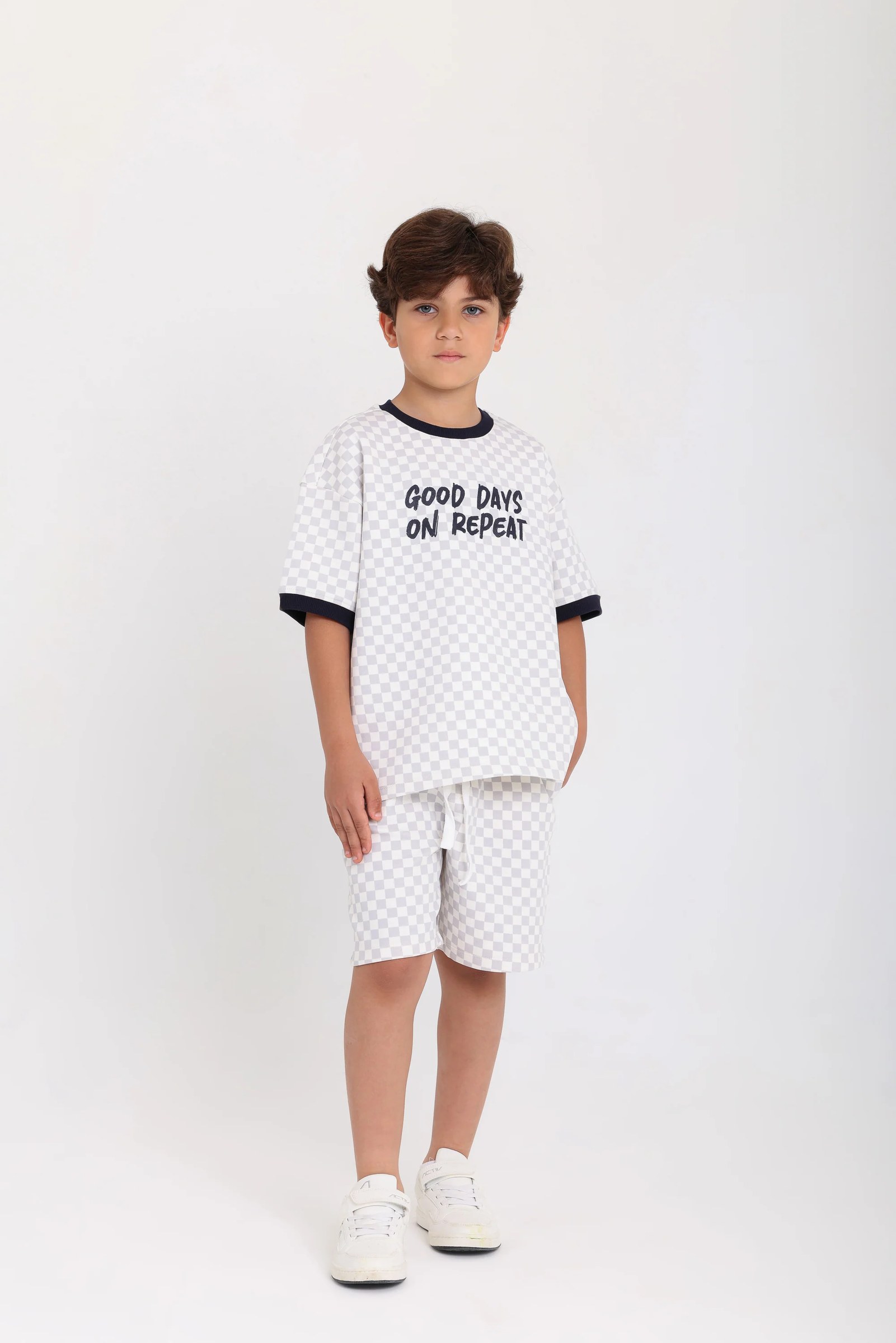 boys cotton outfit set – off-white & grey with "good days on repeat" print