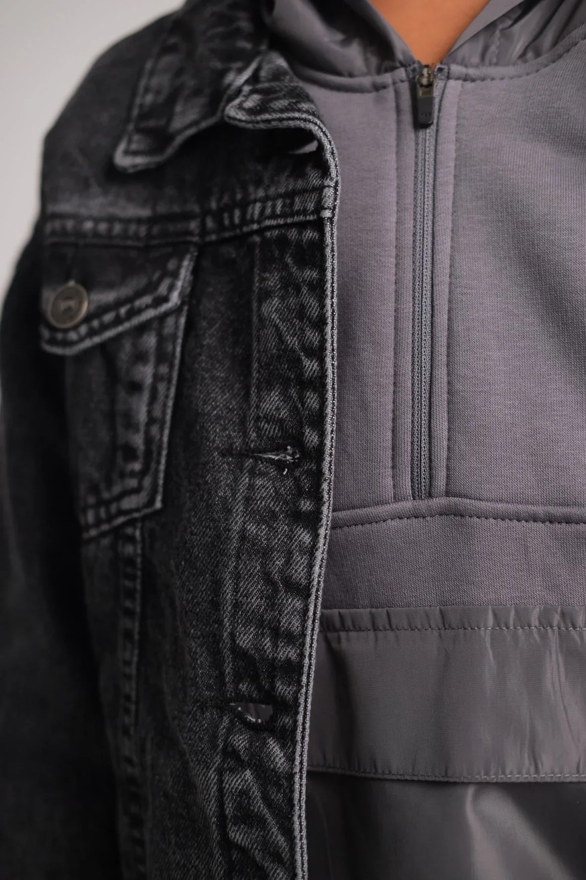 unisex grey long-sleeved jean jacket