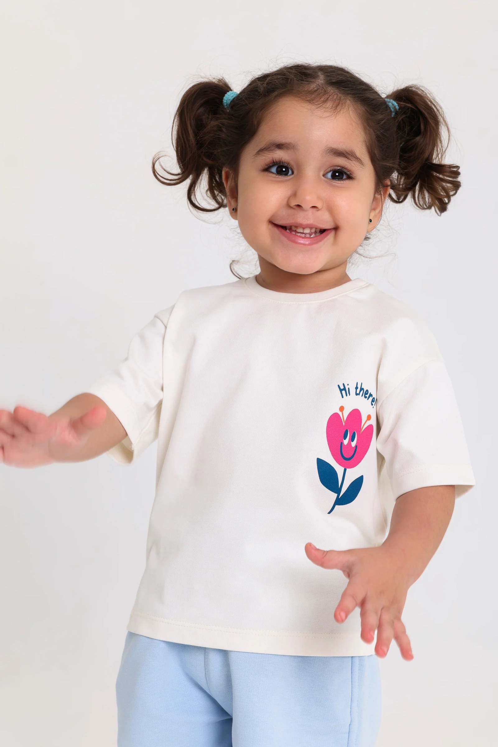 baby girls cotton t-shirt – off-white with flower print