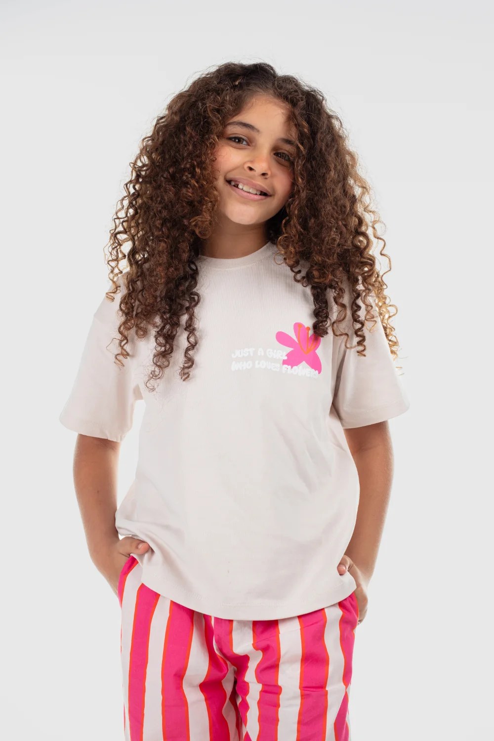 girls cotton t-shirt – beige "just a girl who loved flowers" print