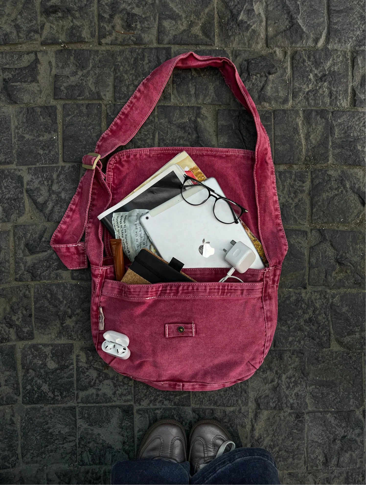 RASPBERRY WASHED SIDE BAG