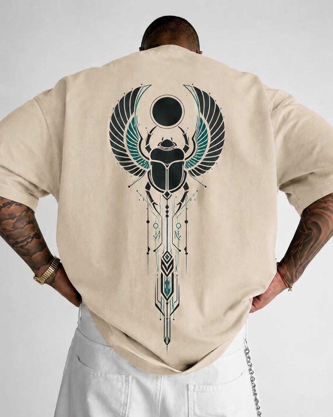 تيشيرت أوفر سايز قطن 100% بطبعة Winged Scarab أمامية وخلفية ستايل مصري رمزي بإطلالة ستريت وير قوية وعصرية