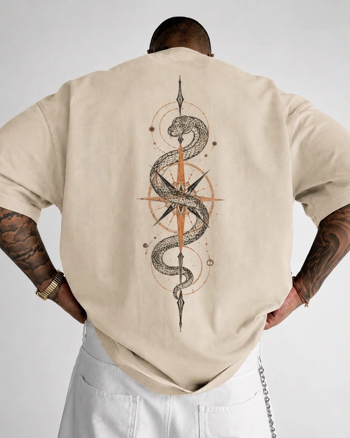تيشيرت أوفر سايز قطن 100% بطبعة Serpent Compass أمامية وخلفية ستايل رمزي غامض بإطلالة ستريت وير قوية وملفتة
