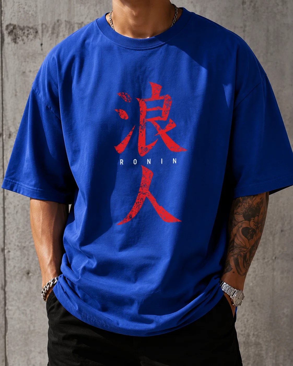 تيشيرت أوفر سايز بطبعة Ronin Kanji أمامية ستايل ياباني جريء بإطلالة ستريت وير عصرية
