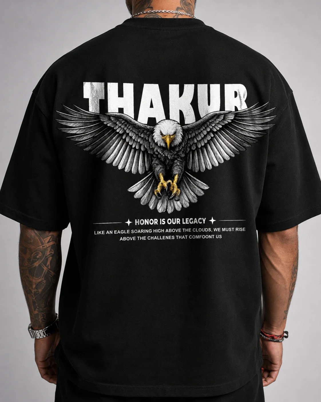 تيشيرت أوفر سايز بطبعة Thakur Eagle أمامية وخلفية ستايل جرافيك جريء بإطلالة ستريت وير قوية وملفتة
