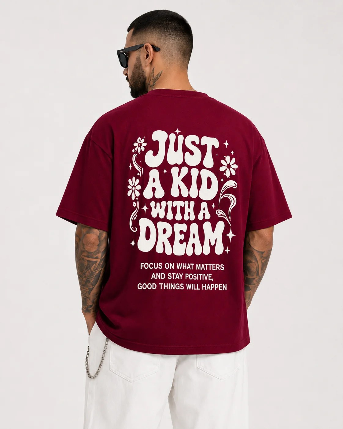 تيشيرت أوفر سايز قطن 100% بطبعة Just A Kid With A Dream خلفية ستايل ريترو بإطلالة عصرية وملفتة
