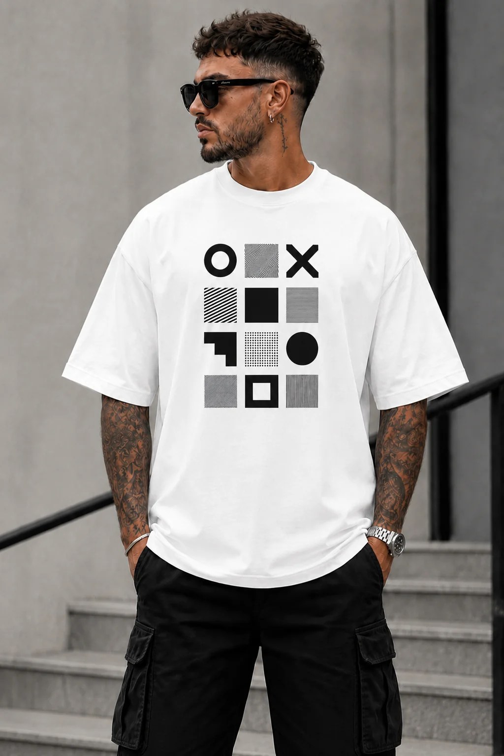 تيشيرت أوفر سايز قطن 100% بطبعة Geometric Grid أمامية ستايل هندسي بإطلالة عصرية ومميزة