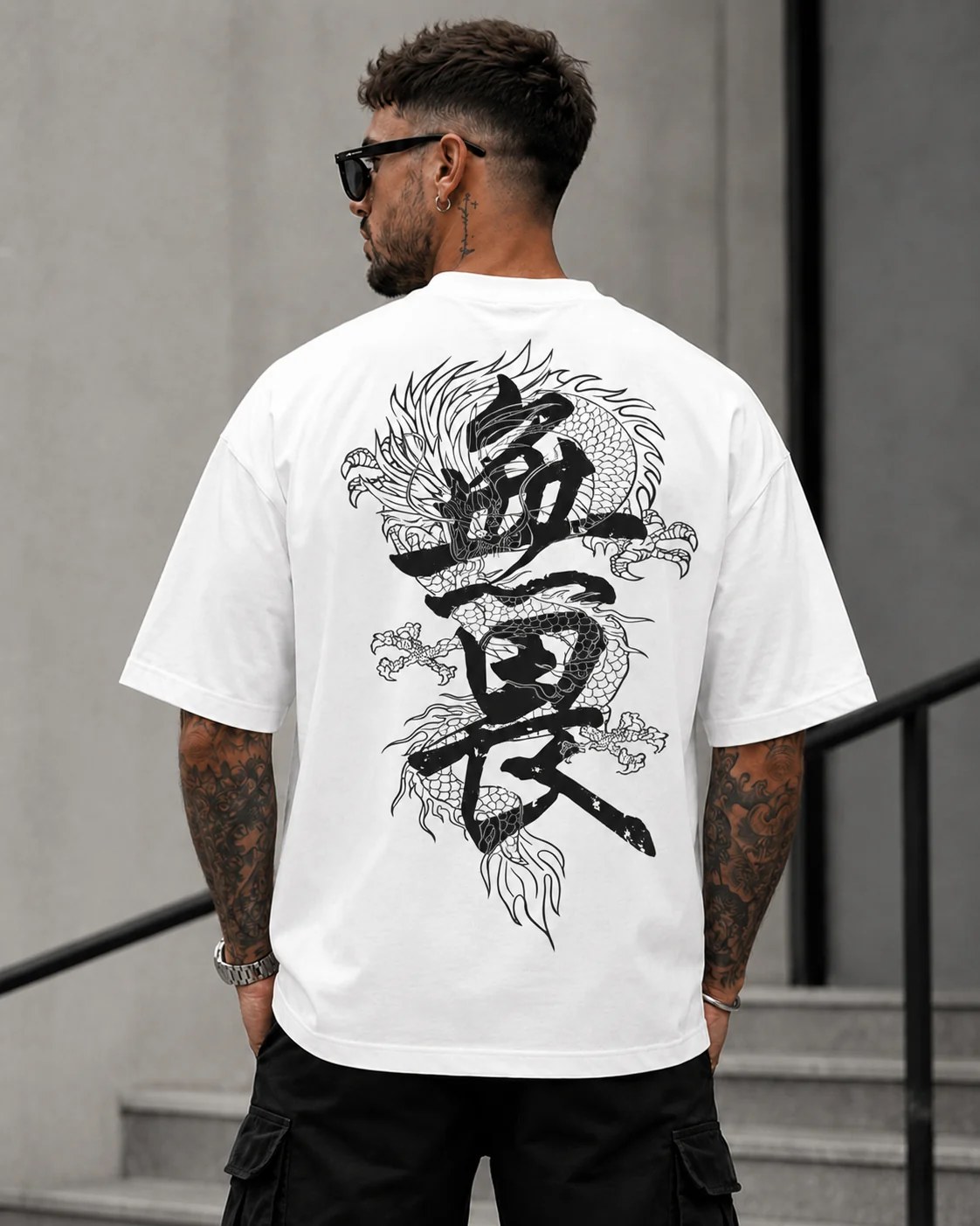 تيشيرت أوفر سايز قطن 100% بطبعة Dragon Kanji خلفية ستايل ياباني بإطلالة جريئة وعصرية