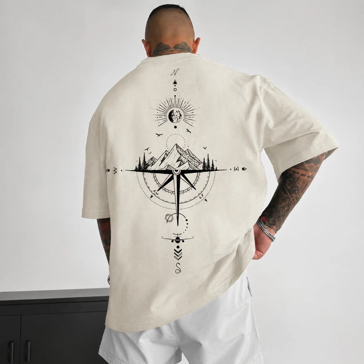 تيشيرت أوفر سايز قطن 100% بطبعة Compass Art ستايل فني بإطلالة مميزة