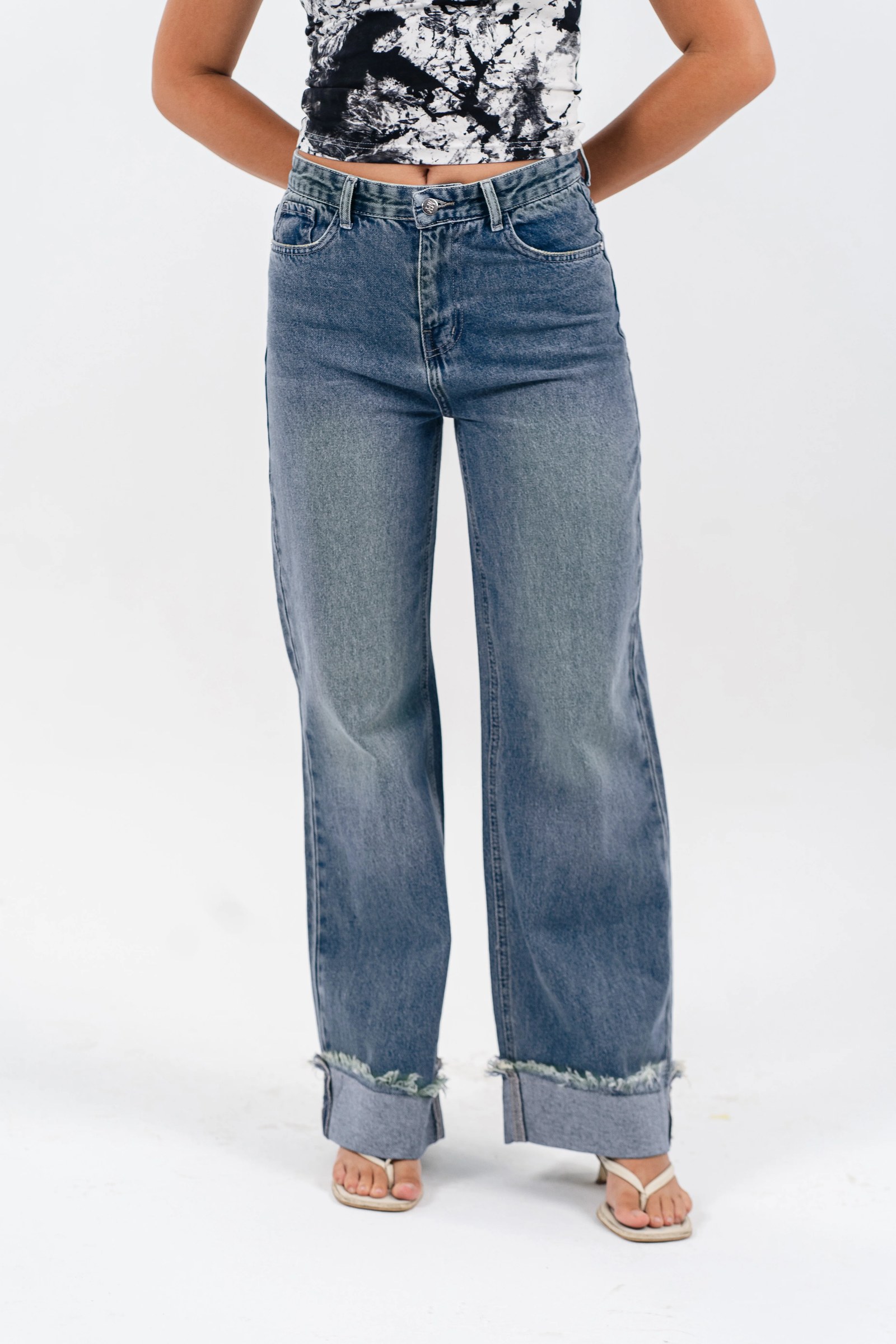 Women's wide leg Dark Blue jeans with ripped hem