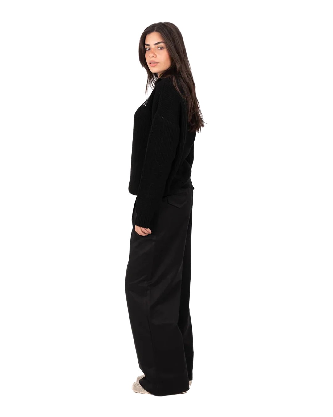 BLACK KNITTED SWEATER