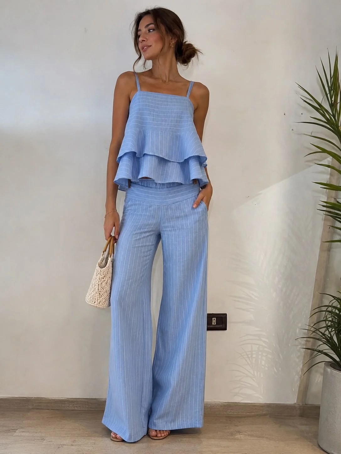 Small strip linen pants in baby blue