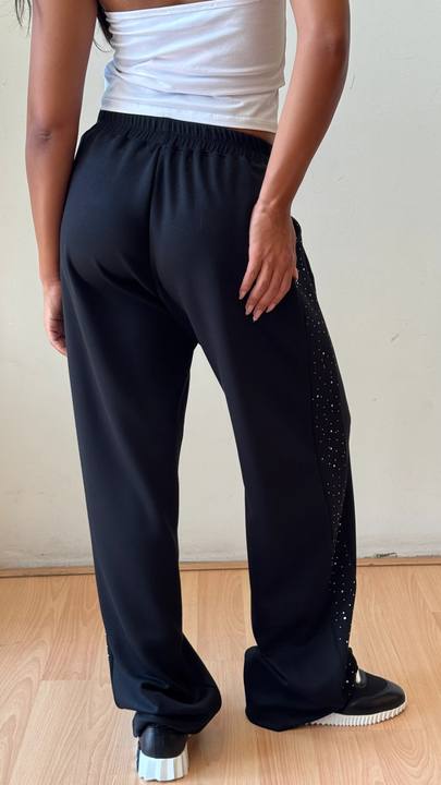 Black sweatpants with diamond on sides