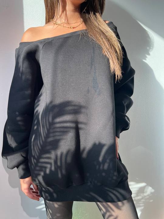 Kiss me Off Shoulder in black