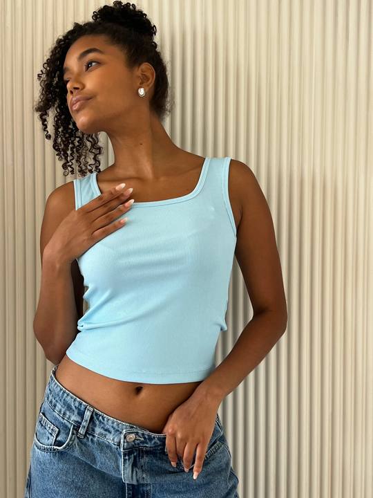 Dalida’s Baby Blue Top