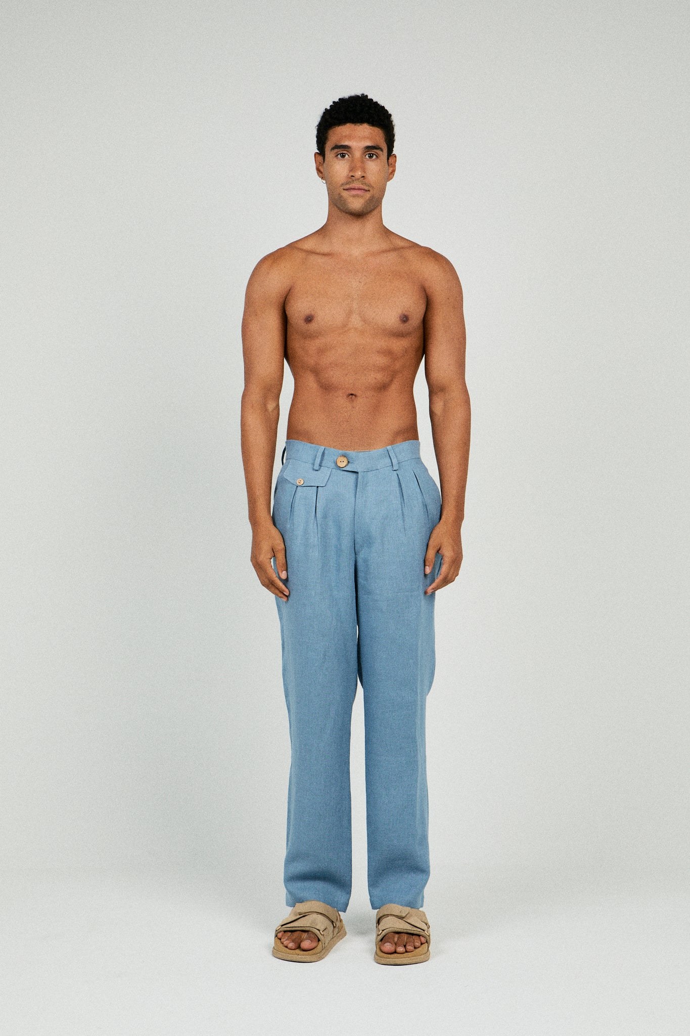 RELAXED FIT PLEATED LINEN PANTS