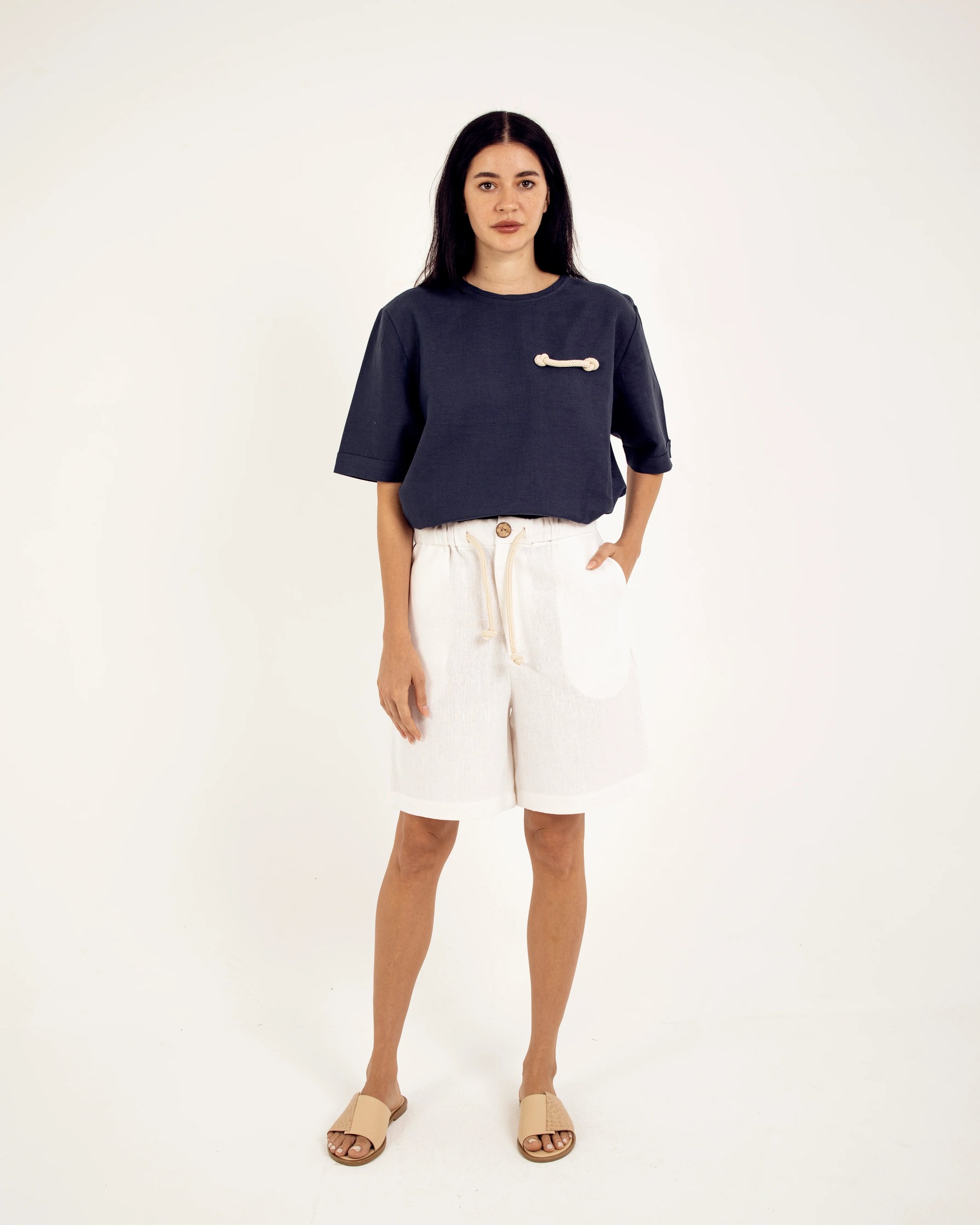 LOOSE-FIT LINEN SHORTS