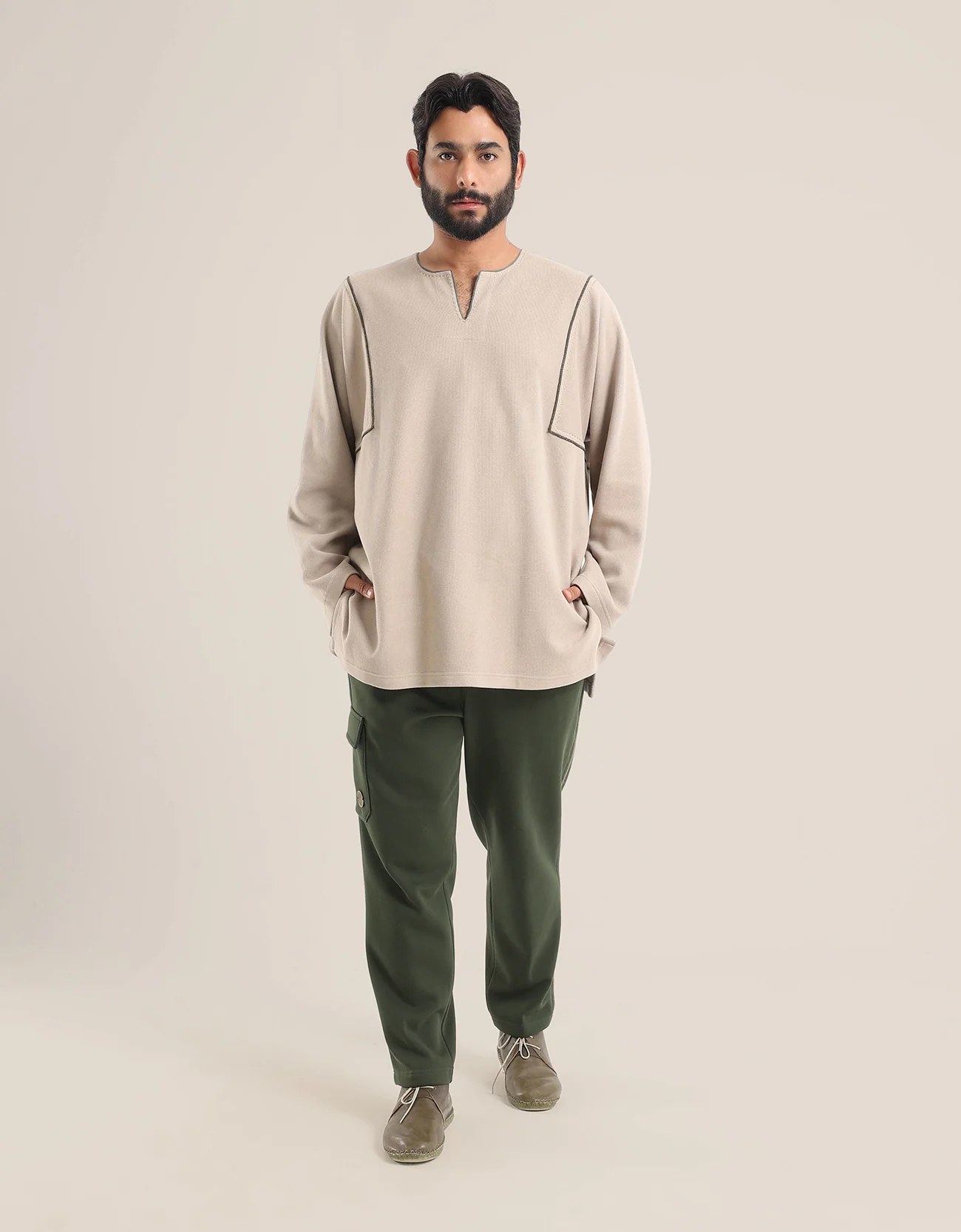 Sweater with round neckline with slits