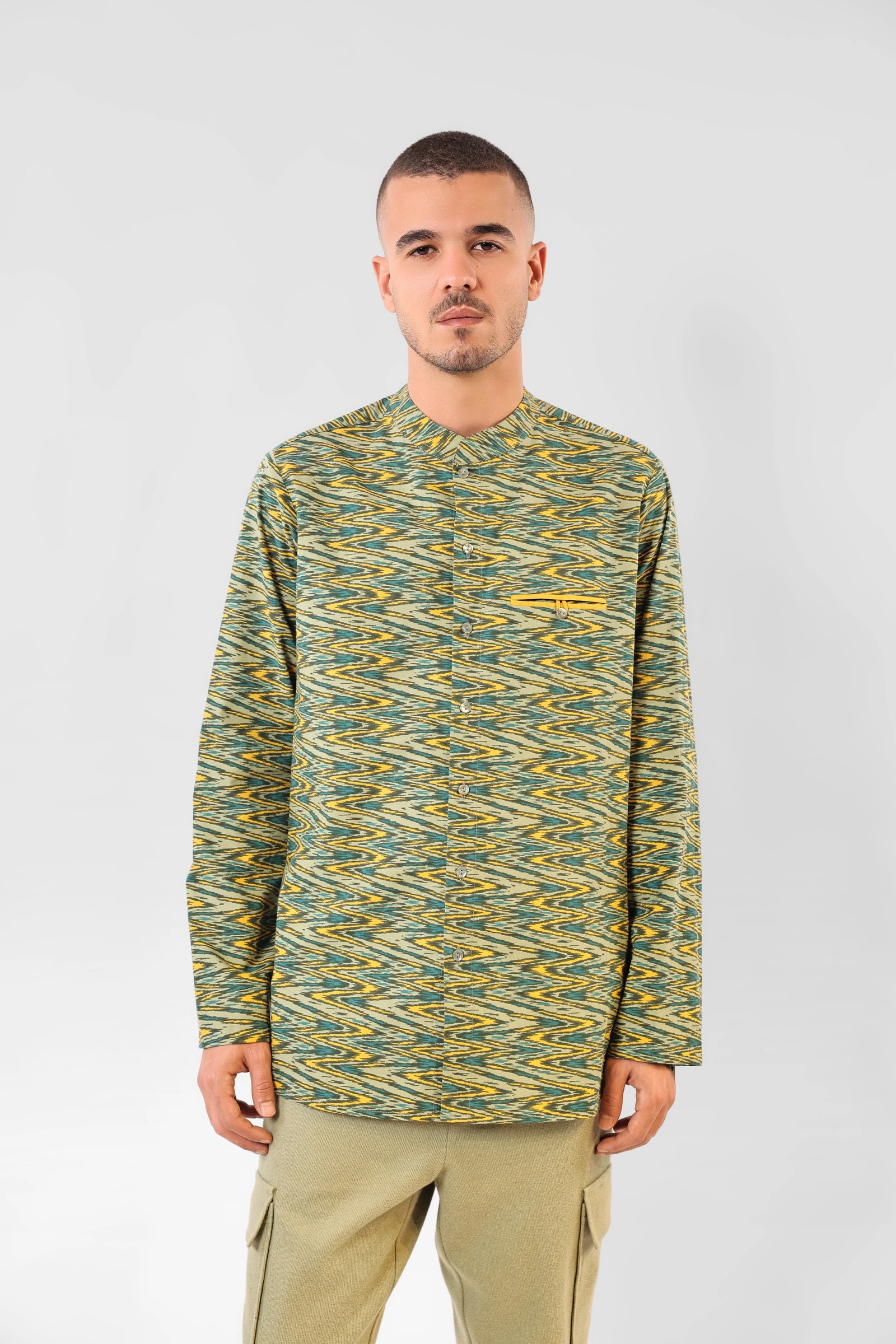 Shirt in printed cotton with button down and front pocket