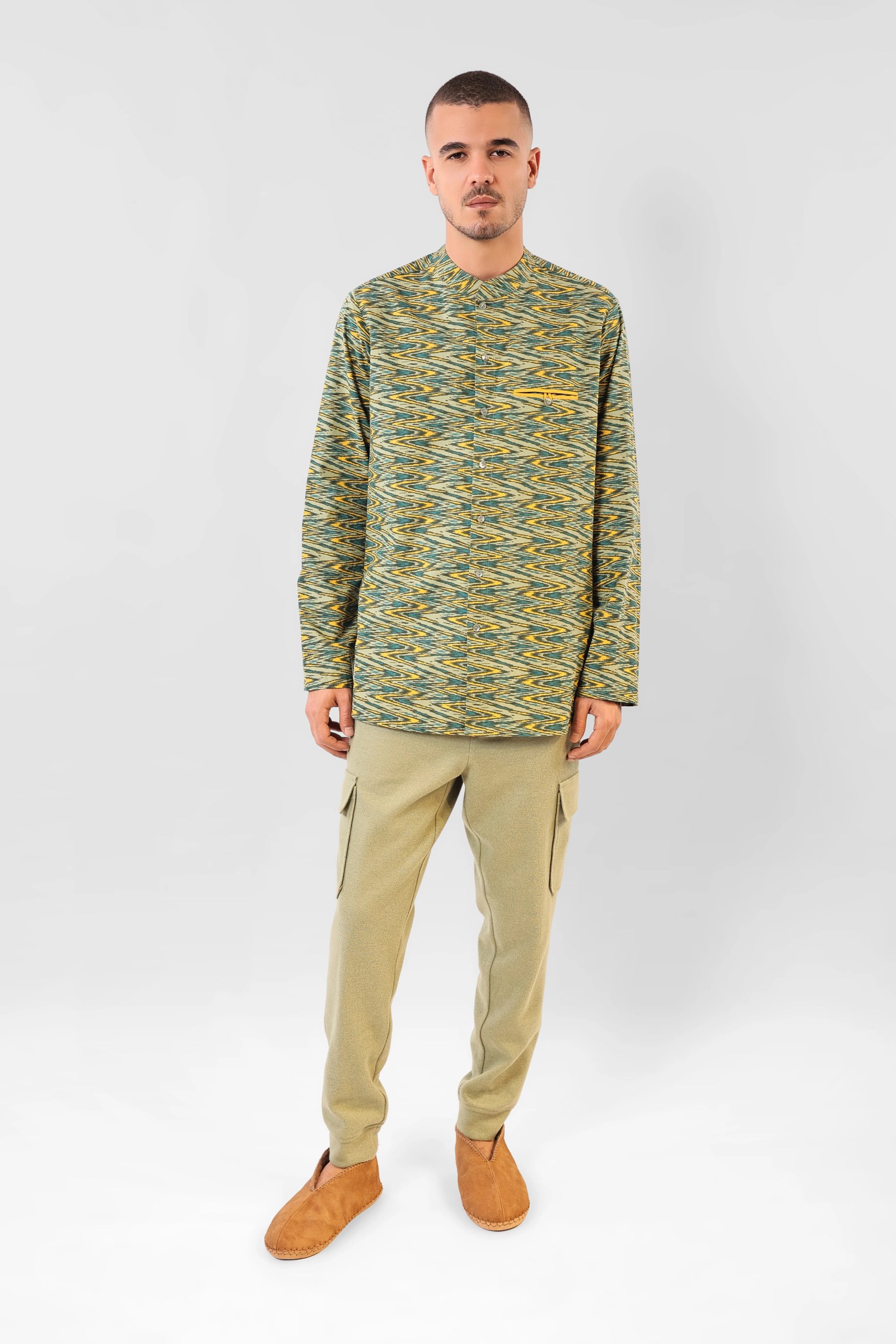 Shirt in printed cotton with button down and front pocket