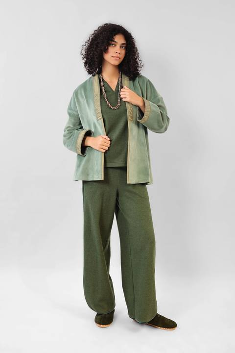 Embroidered short jacket with long sleeves