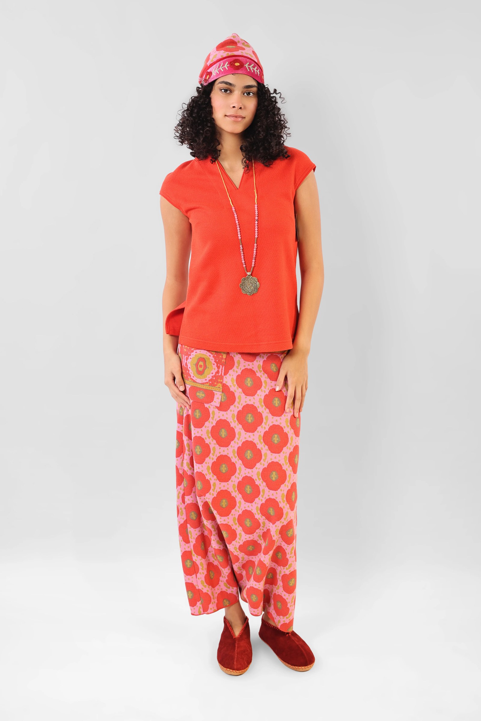 Sleeveless top with V neckline