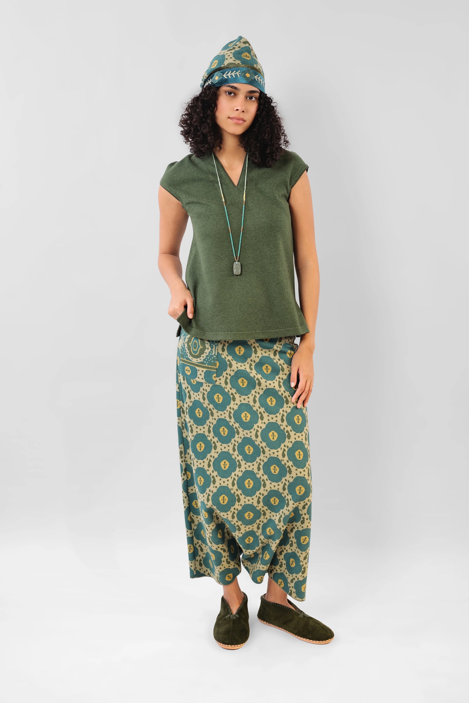 Sleeveless top with V neckline