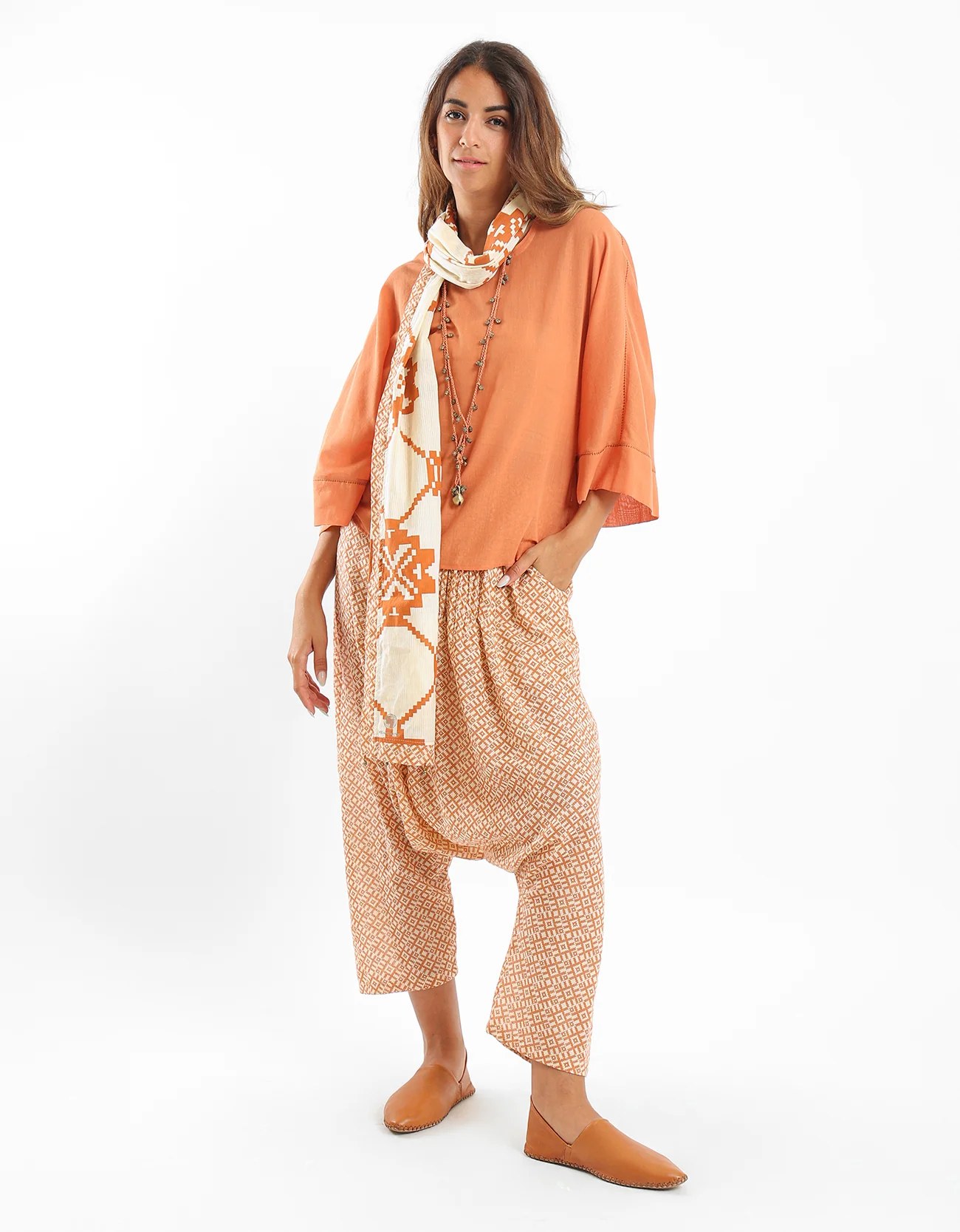 Short top with 3/4 wide sleeves