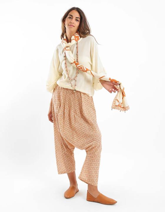 Short top with 3/4 wide sleeves