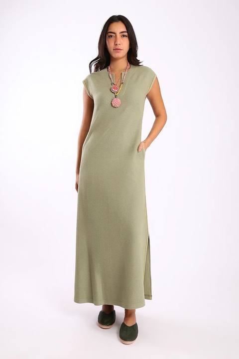 Long Sleeveless dress with side slits and pockets